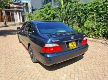 Toyota Crown Royal saloon 
