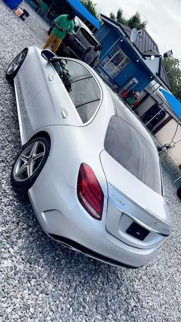 Mercedes-Benz C 300