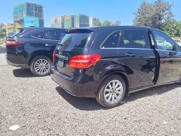 Mercedes-Benz B 180