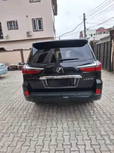 Lexus LX 570