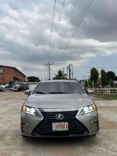 Lexus ES