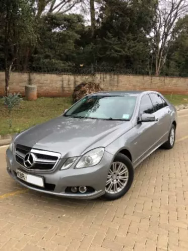 Mercedes-Benz E200