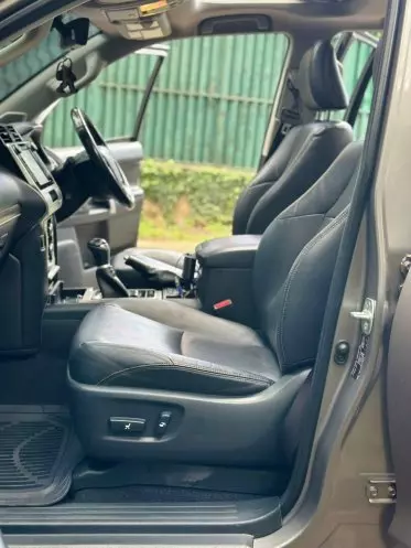 Toyota Land Cruiser Prado VX.L