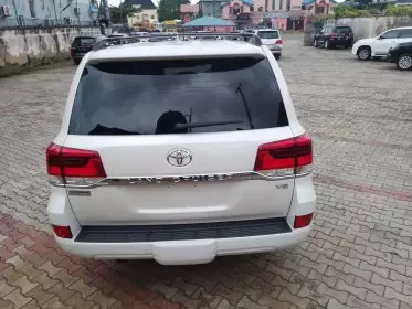 Toyota Land Cruiser V8