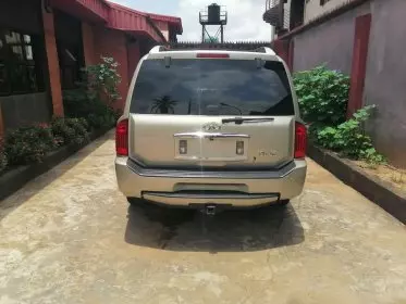 Infiniti QX56