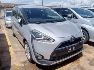 Toyota Sienta Hybrid