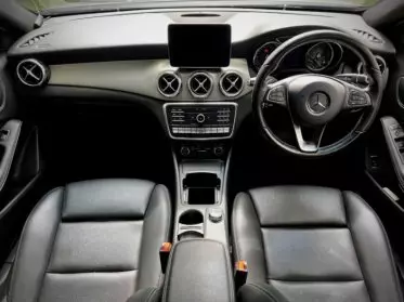 Mercedes-Benz GLA 220