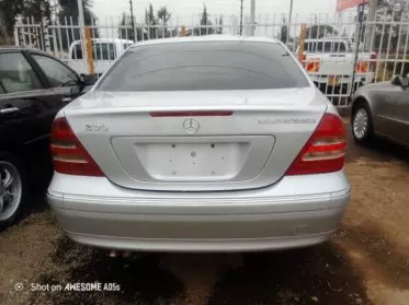 Mercedes-Benz C 230