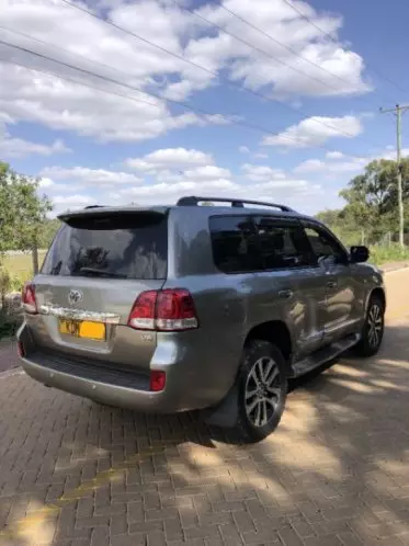 Toyota Landcruiser  V8