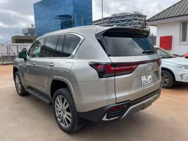 Lexus LX 600