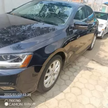 VOLKSWAGEN polo sedadan trend  ba ess