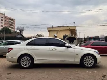 Mercedes-Benz C200