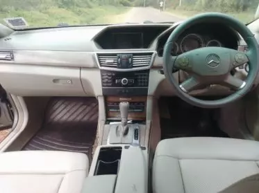 Mercedes-Benz E200