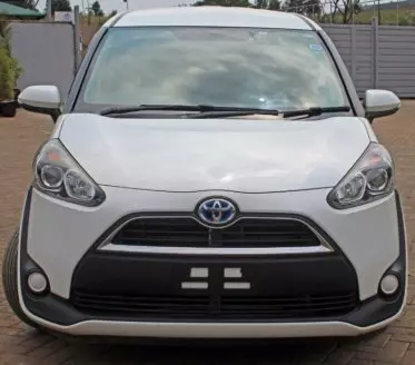 Toyota Sienta Hybrid