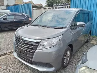 Toyota Noah Hybrid