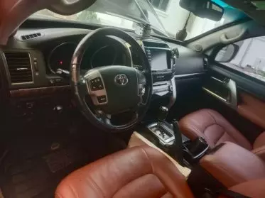 Toyota Land Cruiser V8