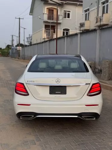 Mercedes-Benz E 300