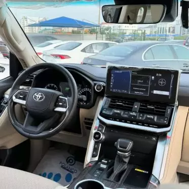 Toyota  Land Cruiser VXR V8