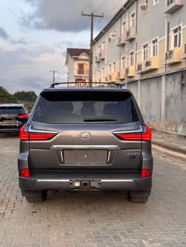 Lexus LX 570