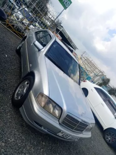 Mercedes-Benz 1820