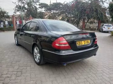 Mercedes-Benz E200