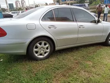 Mercedes-Benz E200