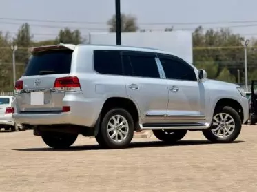 Toyota Land Cruiser V8