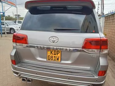 Toyota Landcruiser  V8