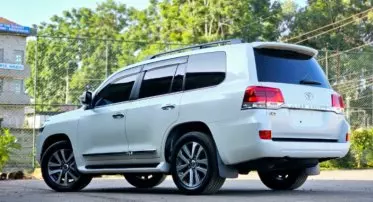Toyota Land Cruiser V8
