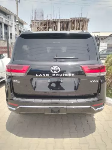 Toyota Landcruiser 300 VXR