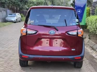 Toyota Sienta Hybrid 