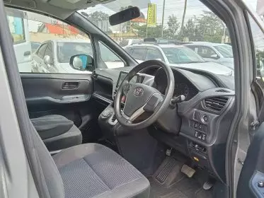 Toyota Noah Hybrid