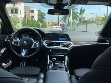 BMW 330i
