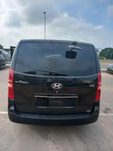 Hyundai H-1 Starex