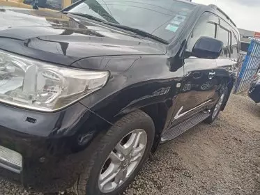 Toyota Land Cruiser V8