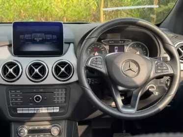 Mercedes-Benz B 180