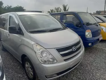 Hyundai H-1 Starex