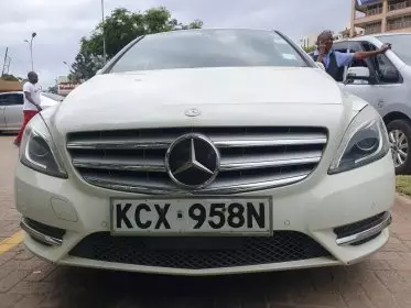 Mercedes-Benz B 180
