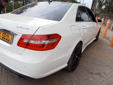 Mercedes-Benz E 200
