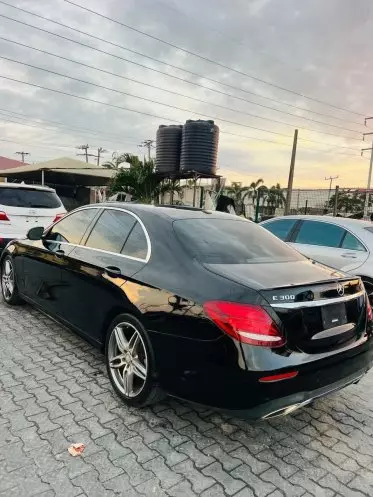 Mercedes-Benz E 300