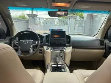Toyota  Land Cruiser VXR V8
