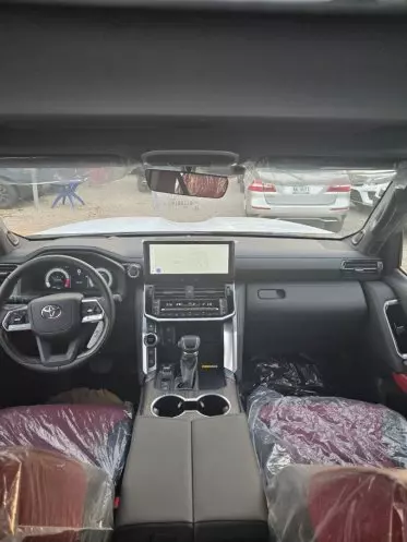 Toyota  Land Cruiser VXR V8