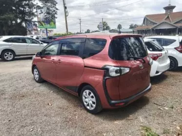 Toyota Sienta