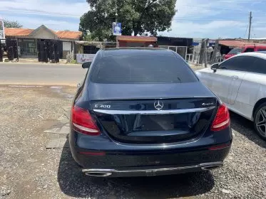 Mercedes-Benz E 300