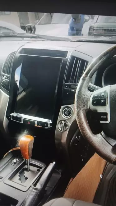 Toyota Land Cruiser V8