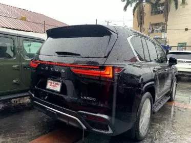 Lexus LX 600