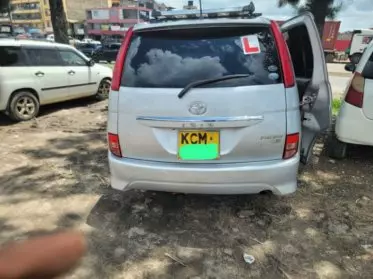 Toyota Isis 