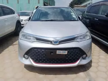 Toyota Fielder hybrid 