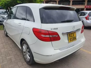 Mercedes-Benz B 180