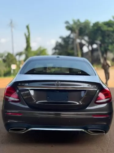Mercedes-Benz E 300